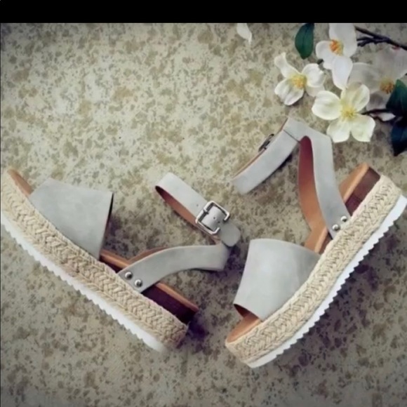 LADIES BEYOND CHIC ESPADRILLE PLATFORM SANDALS - Picture 3 of 8